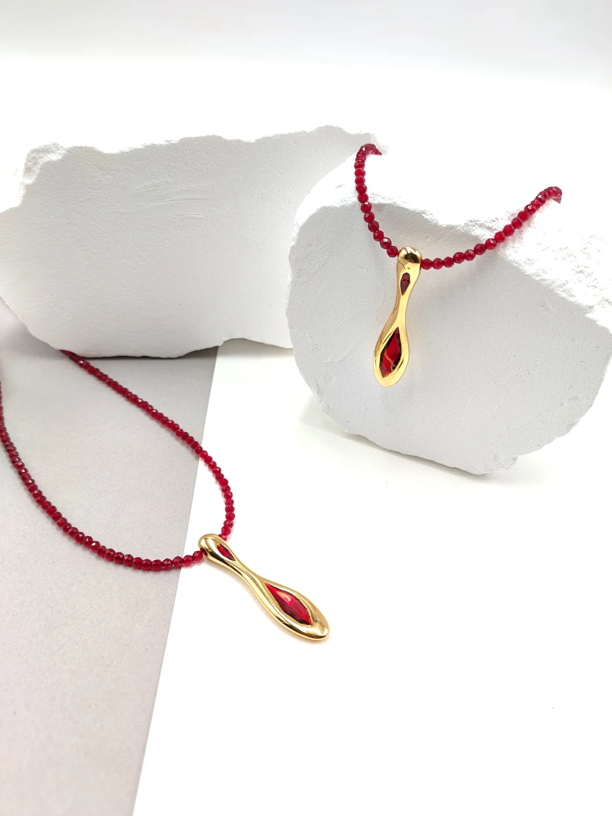 Necklace with Crystal Beads and Gold-Plated Detail with Enamel by Magis Handmade Jewels – view 2