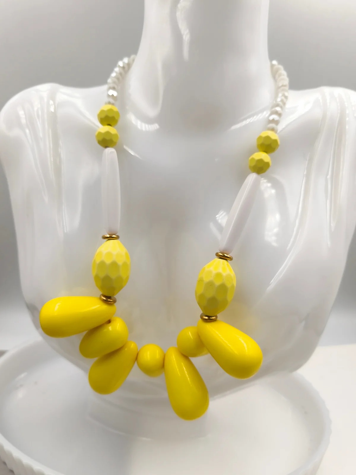 Necklace with Crystals and Acrylic Beads #903265