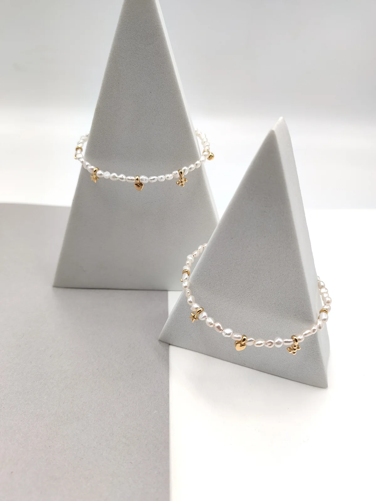 Bracelet with Cultured Pearls and Gold-Plated Details by Magis Handmade Jewels – view 2