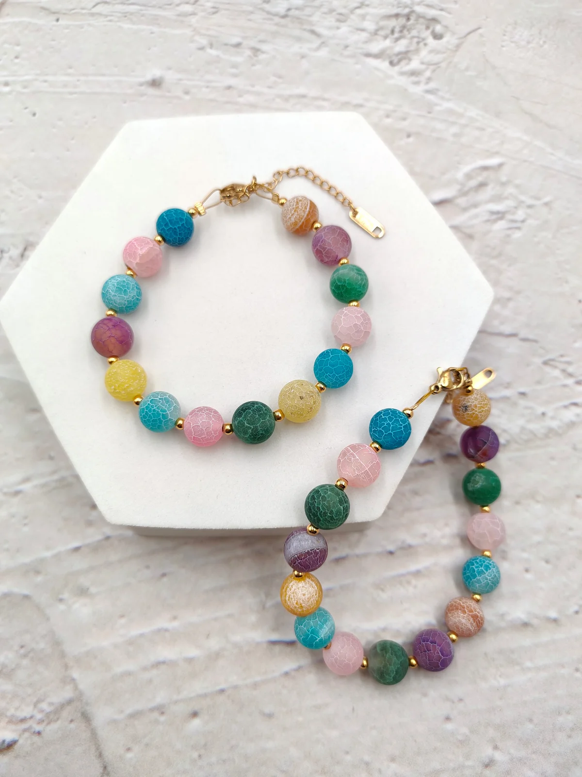 Bracelet with Agate Beads and Gold-Plated Details by Magis Handmade Jewels – view 2