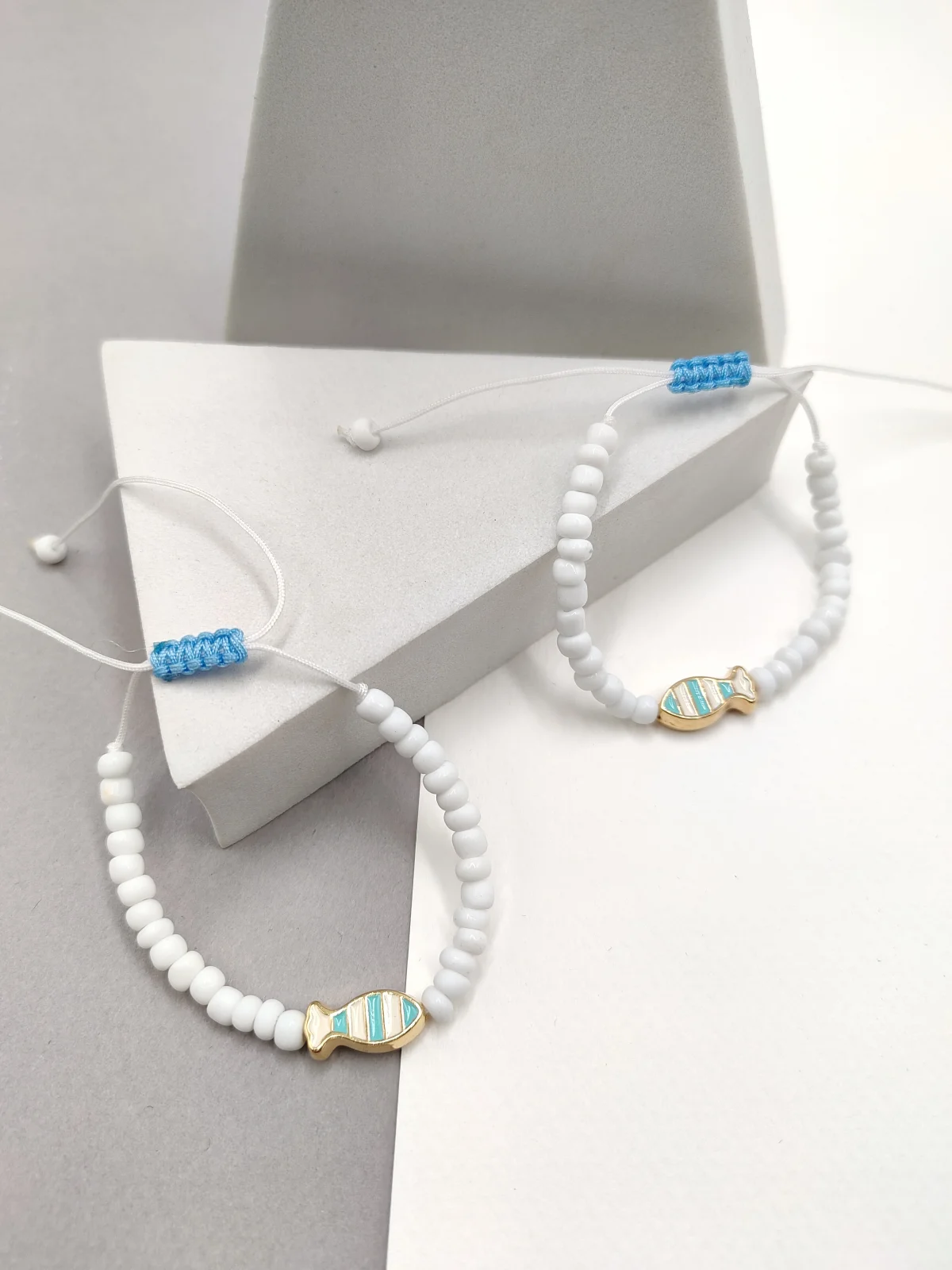Bracelet with Glass Beads and Gold-Plated Enamel Little Fish by Magis Handmade Jewels – view 2