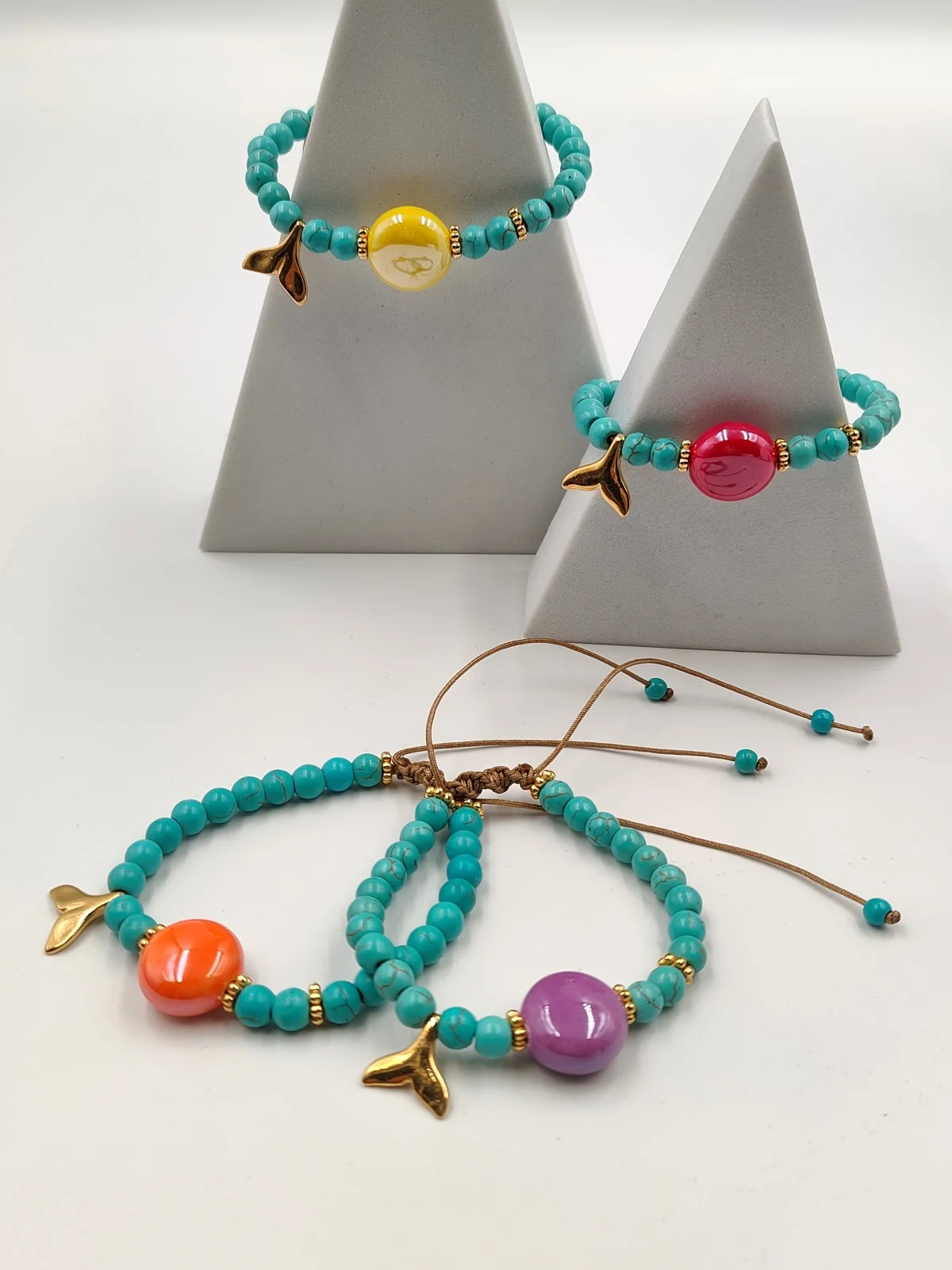 Bracelet with Howlite Beads and Gold-Plated Details by Magis Handmade Jewels – view 2