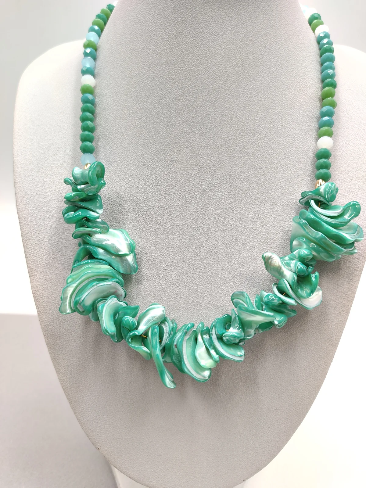 Necklace with Crystals and Mother-of-Pearl by Magis Handmade Jewels – view 4