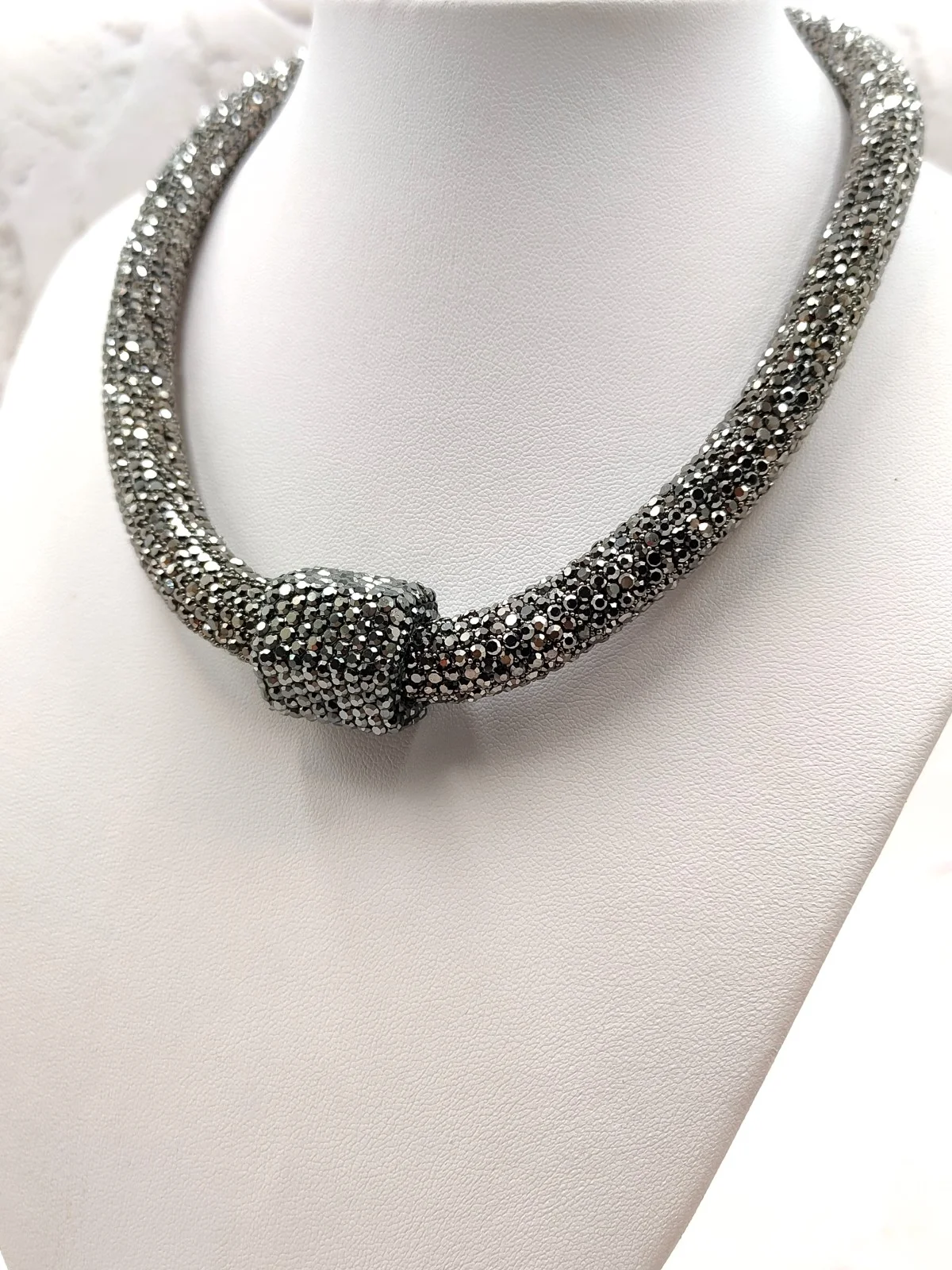 Necklace with Rhinestones and Crystals #802374