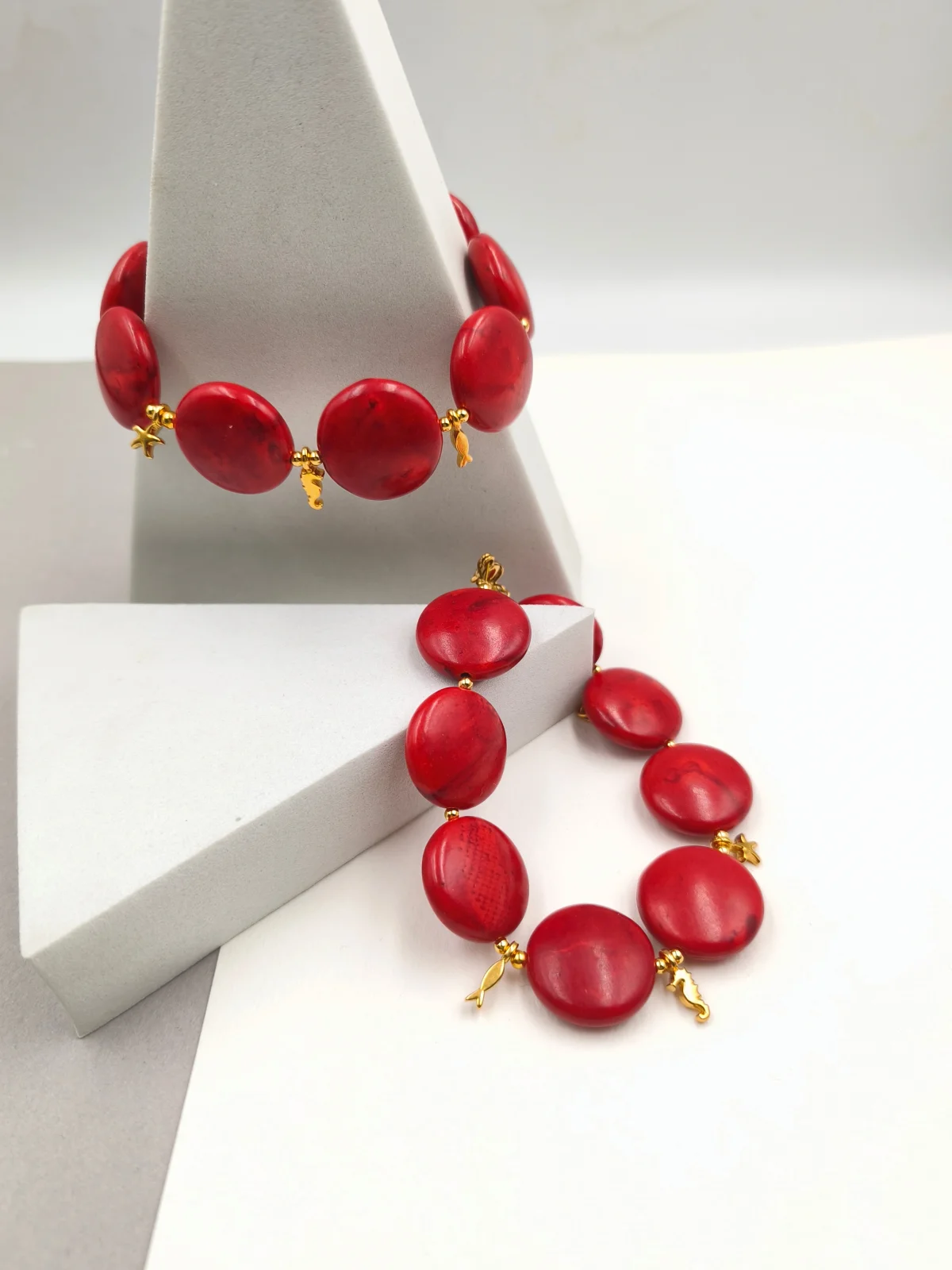 Bracelet with Howlite Beads and Gold-Plated Details #803239