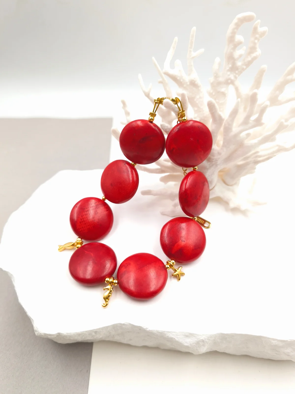 Bracelet with Howlite Beads and Gold-Plated Details by Magis Handmade Jewels – view 2