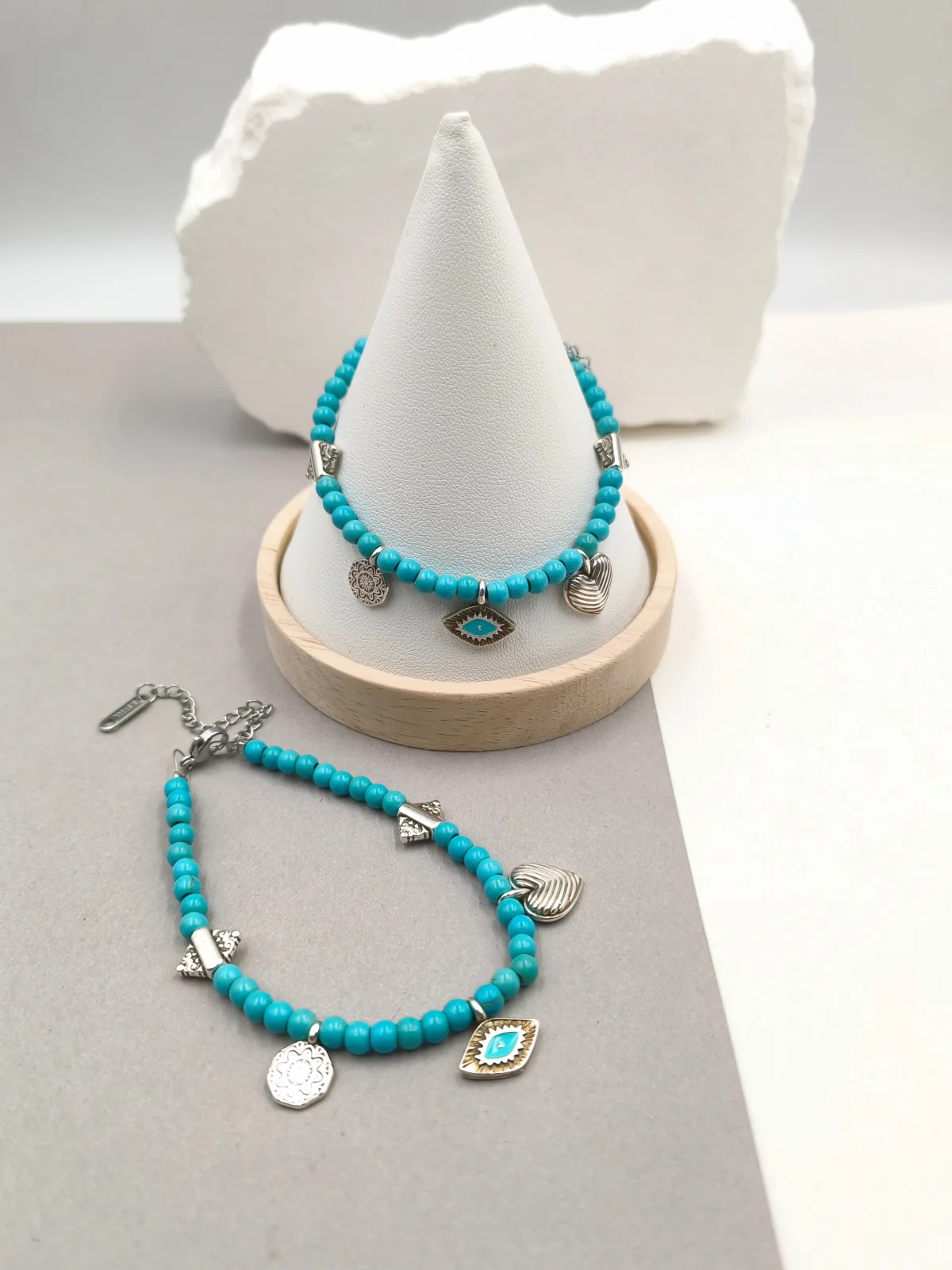 Bracelet with Howlite Beads and Silver-Plated Details by Magis Handmade Jewels – view 2