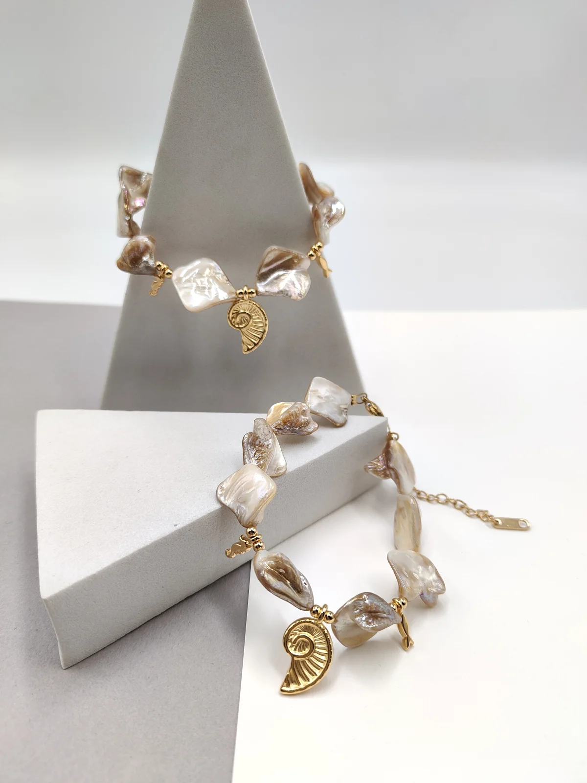 Bracelet with Mother-of-Pearl and Gold-Plated Details #752748