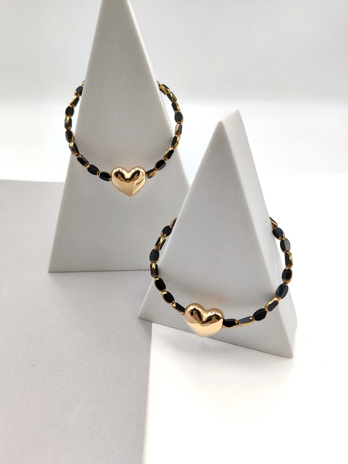 Bracelet with Glass Beads and Gold-Plated Heart by Magis Handmade Jewels – view 3