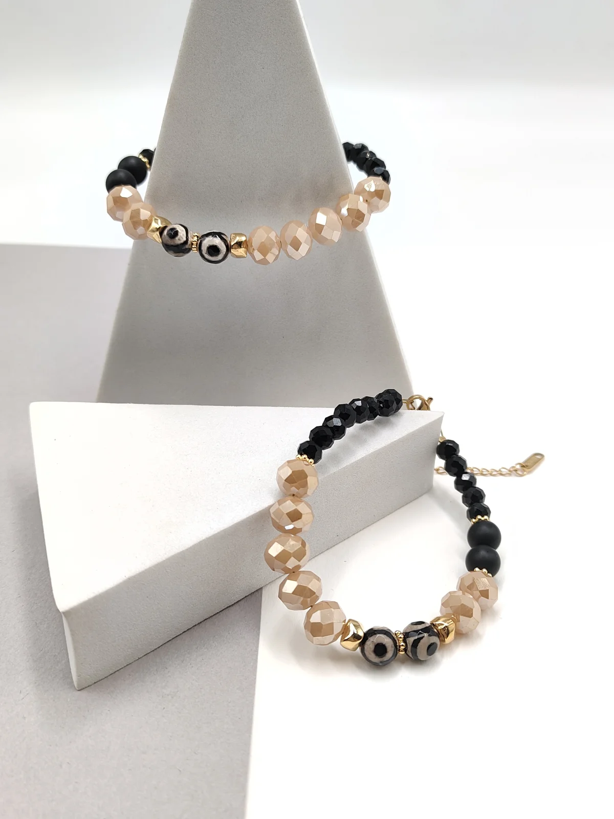 Bracelet with Agate Beads, Crystals and Gold-Plated Details #752779