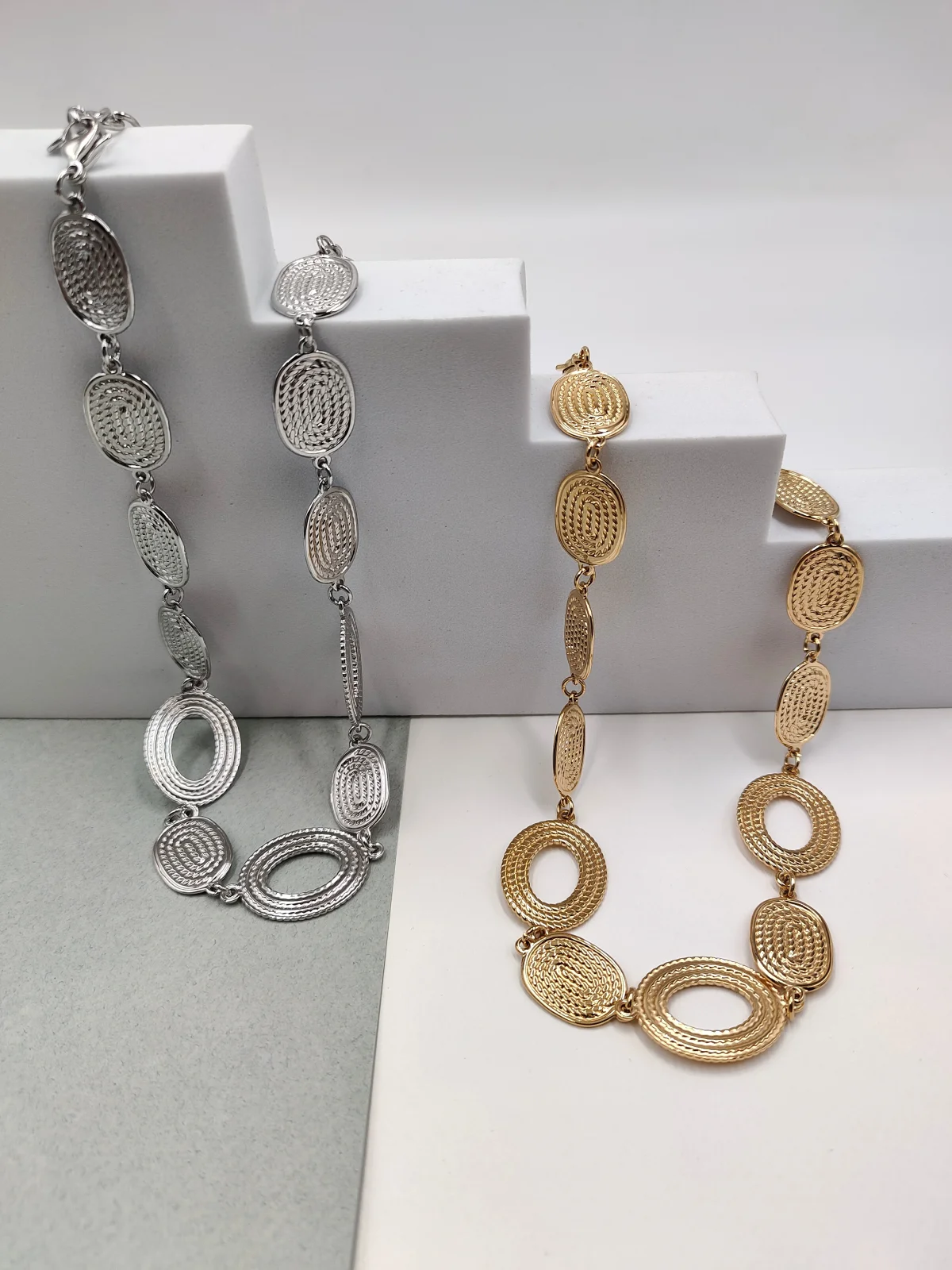 Stainless Steel Necklace with Embossed Oval Motif #852523
