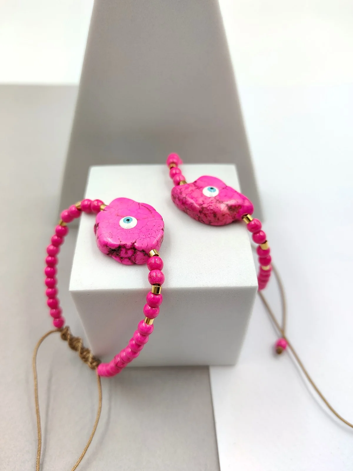 Bracelet with Beads, Howlite and Evil Eye by Magis Handmade Jewels – view 3