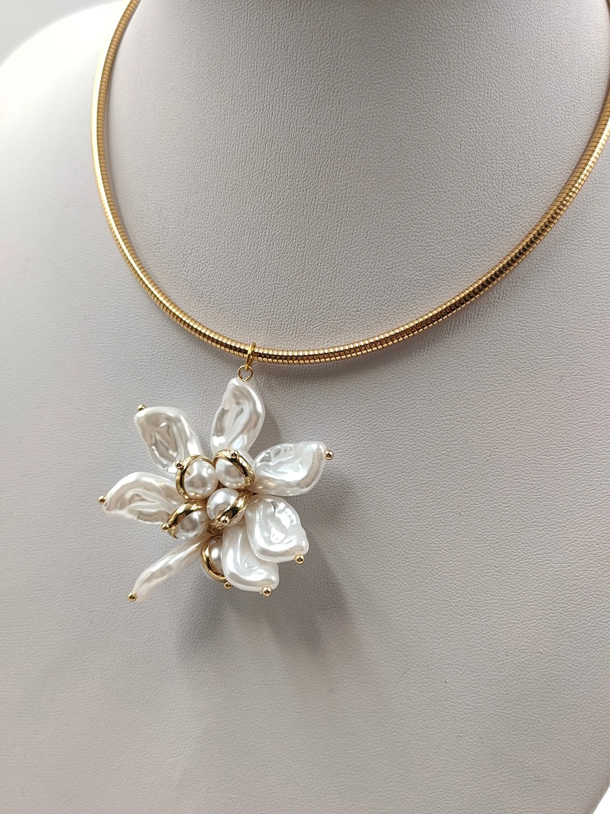 Stainless Steel Necklace with Acrylic Pearl Flower #902132