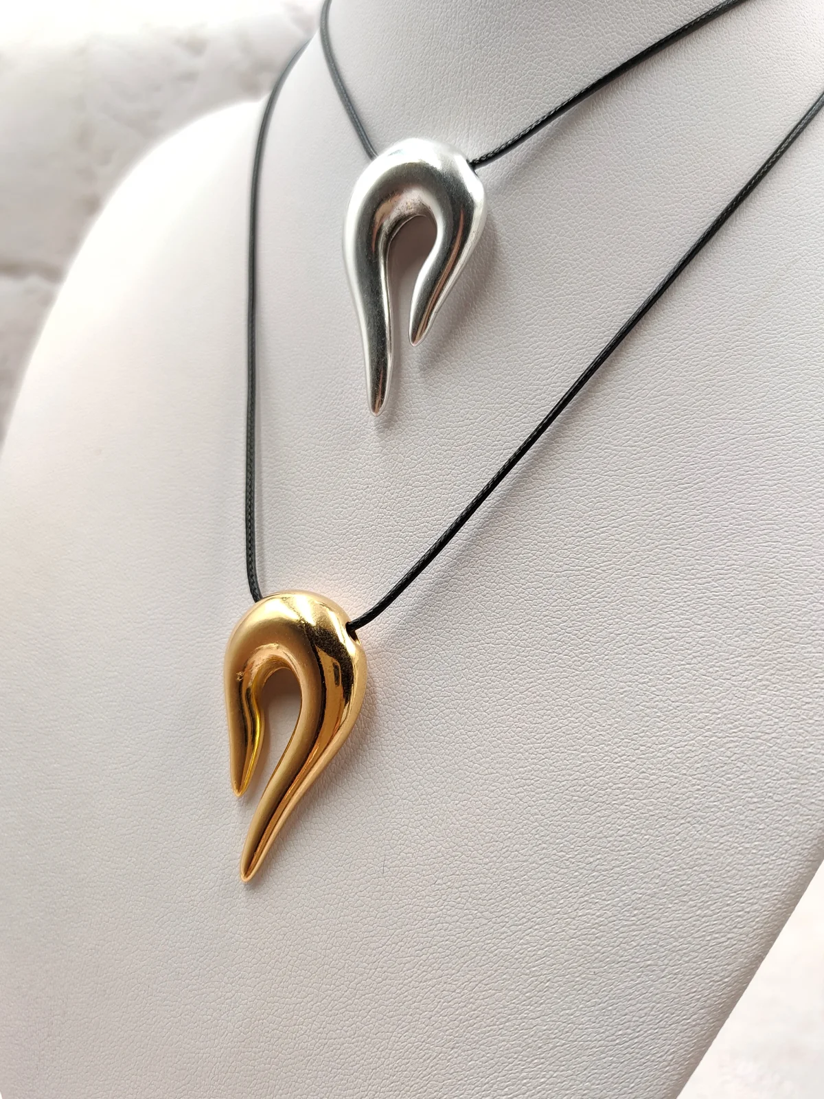 Long Necklace with Cord and Irregular Motif #652371