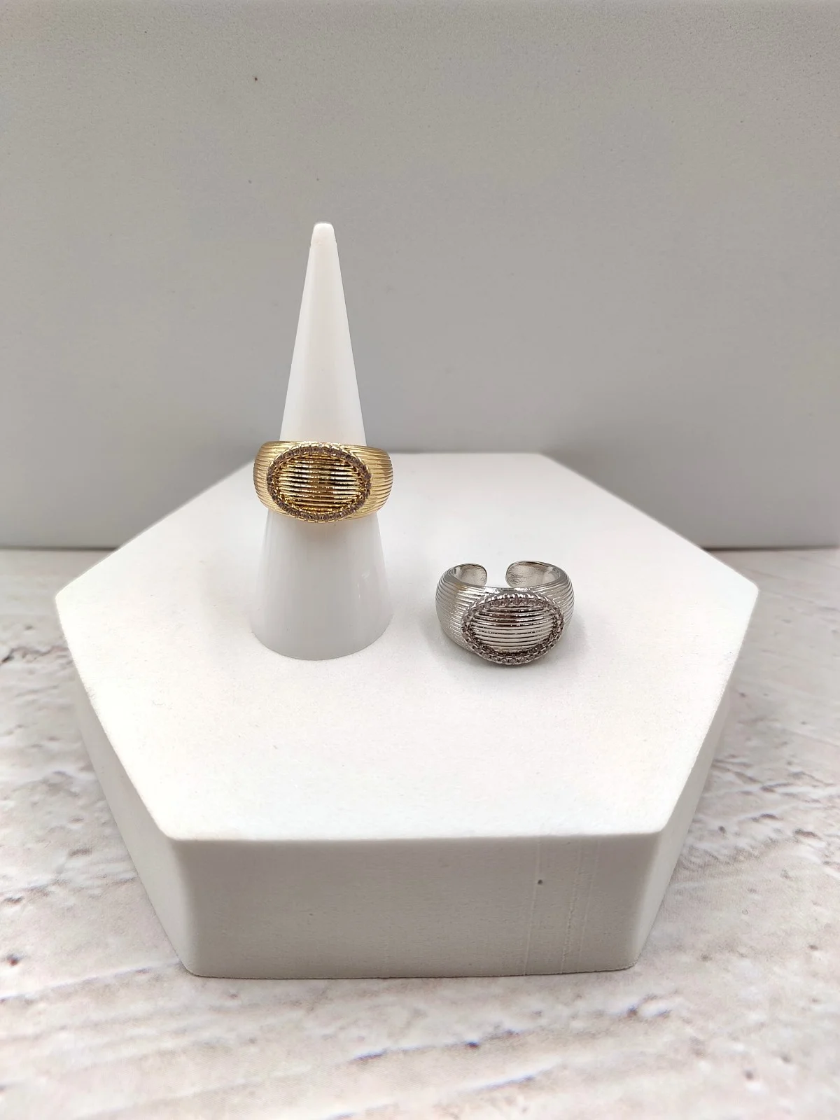 Embossed Ring with Zircon #582385