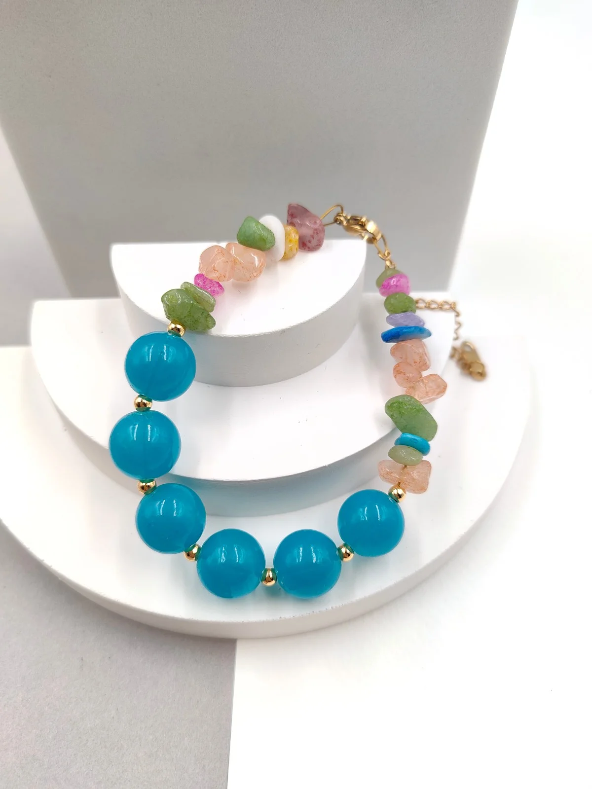 Bracelet with Glass Beads and Nephrite-Jade Chips by Magis Handmade Jewels – view 2