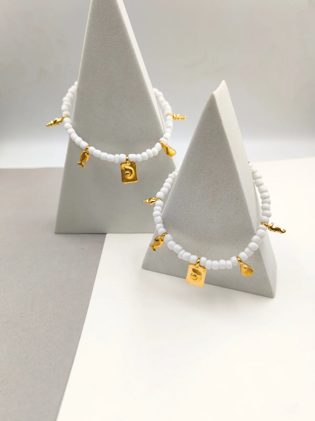Bracelet with Glass Beads and Gold-Plated Details by Magis Handmade Jewels – view 2