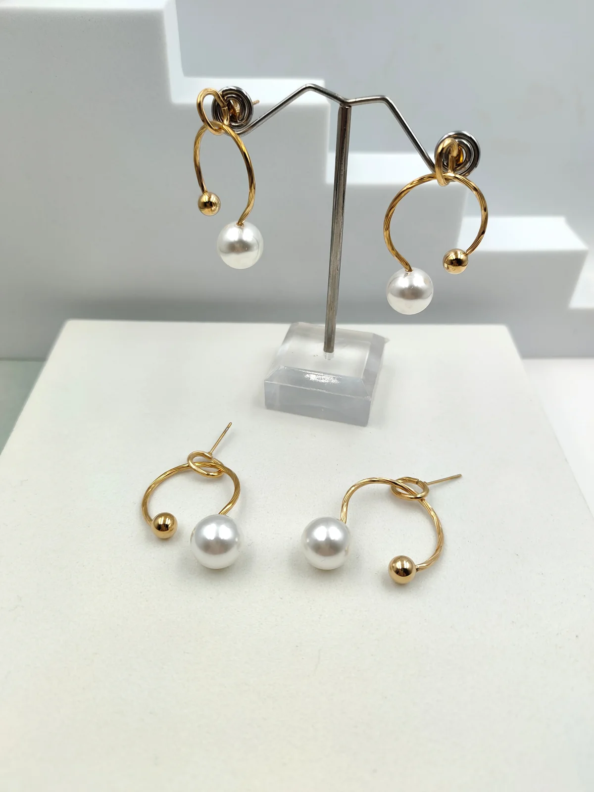 Stainless Steel Earrings with Opening and Pearl #702488
