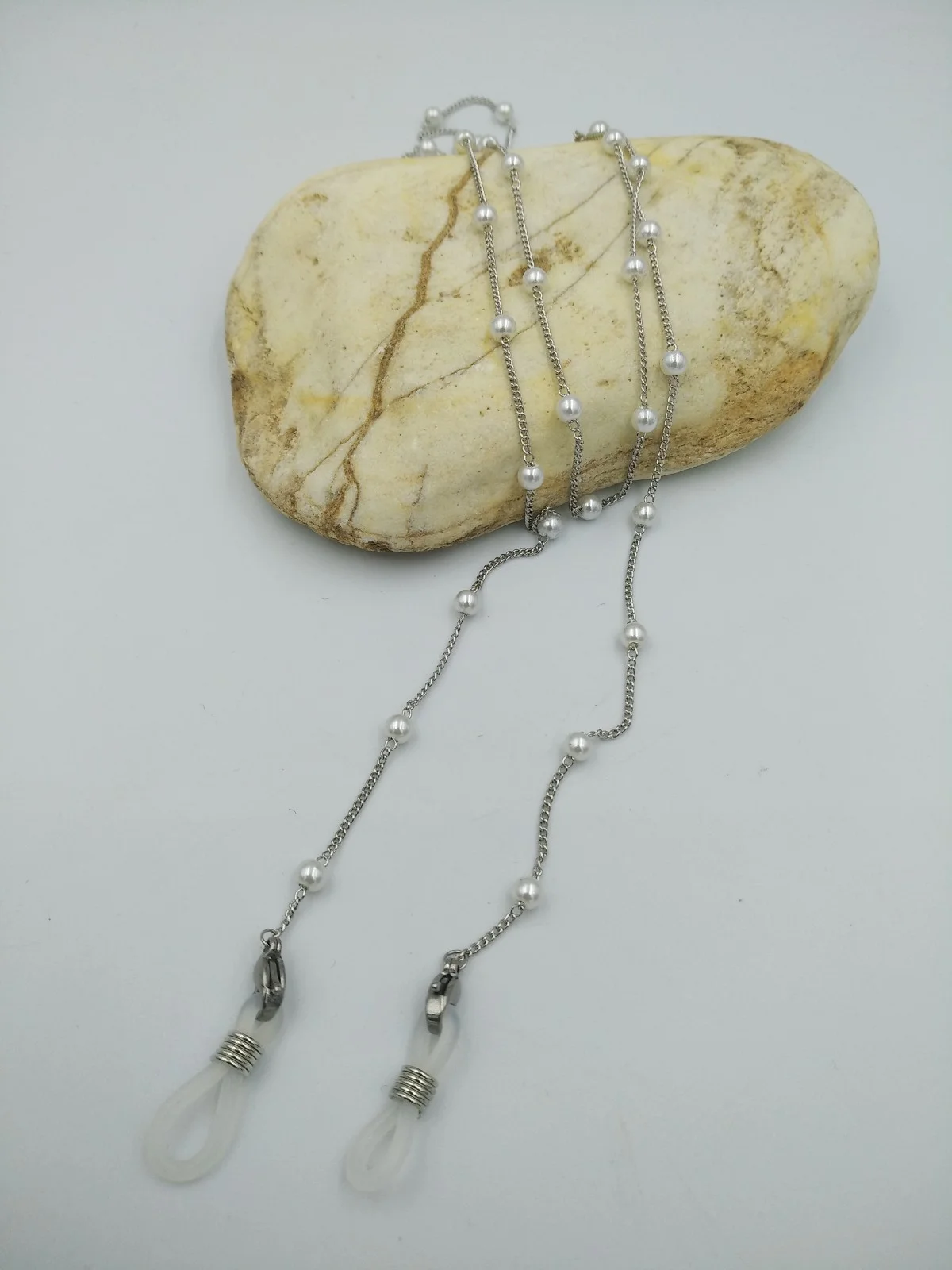 Pearl Glasses Chain by Magis Handmade Jewels – view 2
