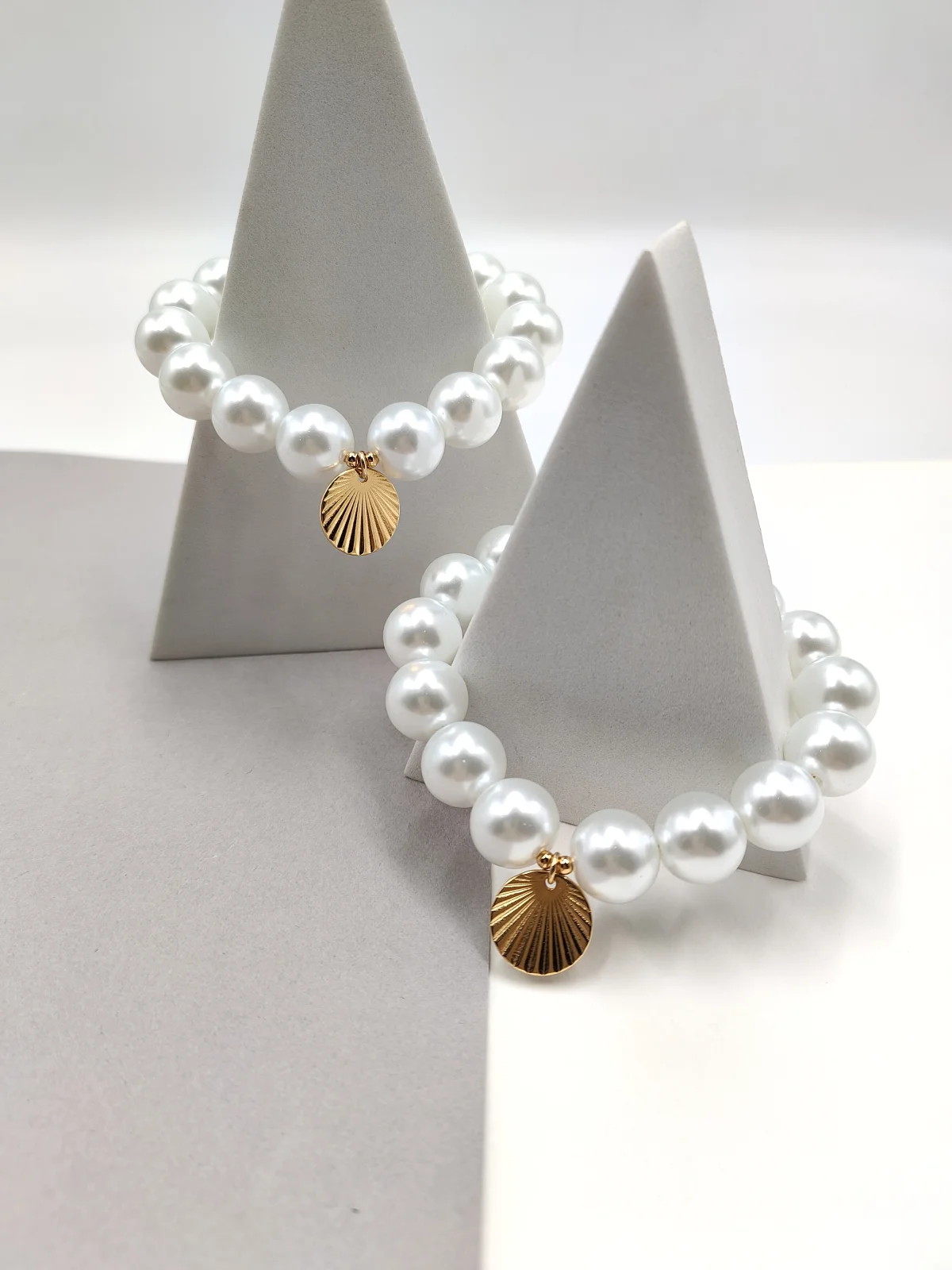 Bracelet with Glass Pearls and Gold-Plated Detail by Magis Handmade Jewels – view 2