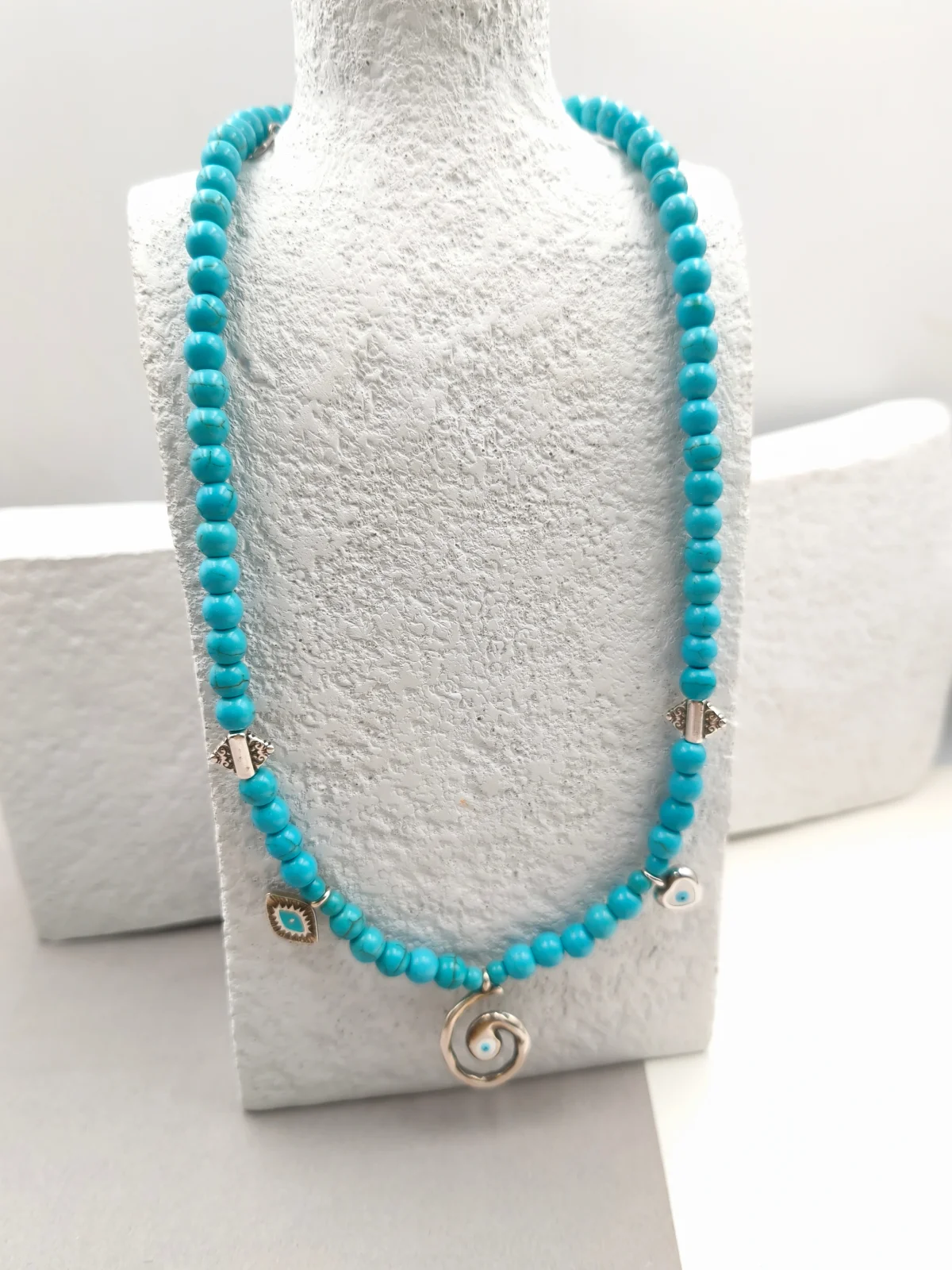 Necklace with Howlite and Silver-Plated Details by Magis Handmade Jewels – view 2