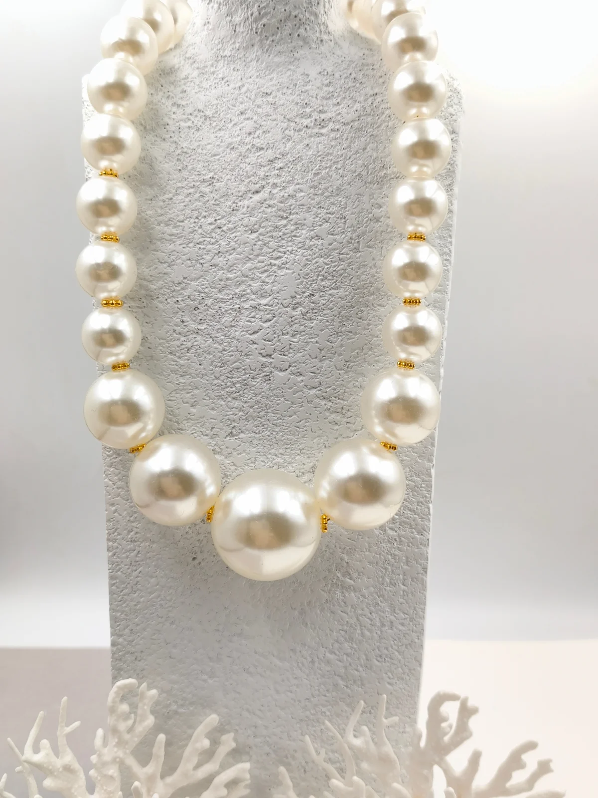 Necklace with Pearls and Gold-Plated Details by Magis Handmade Jewels – view 3