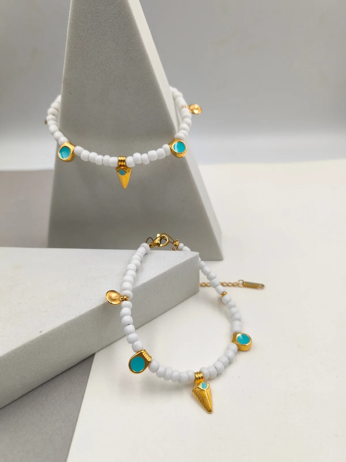 Bracelet with Glass Beads and Gold-Plated Details by Magis Handmade Jewels – view 2