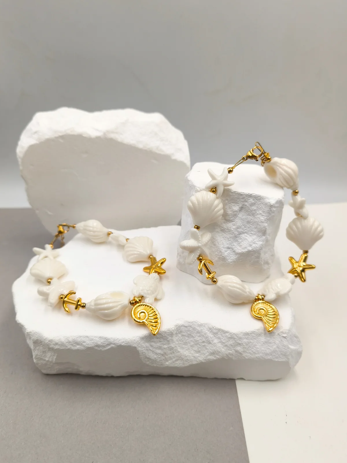 Bracelet with Acrylic Beads and Gold-Plated Details #793344