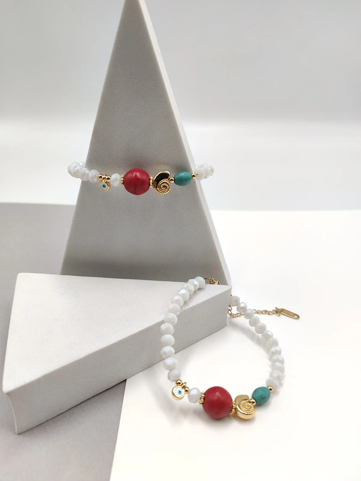 Bracelet with Crystals, Howlite and Gold-Plated Details #752785