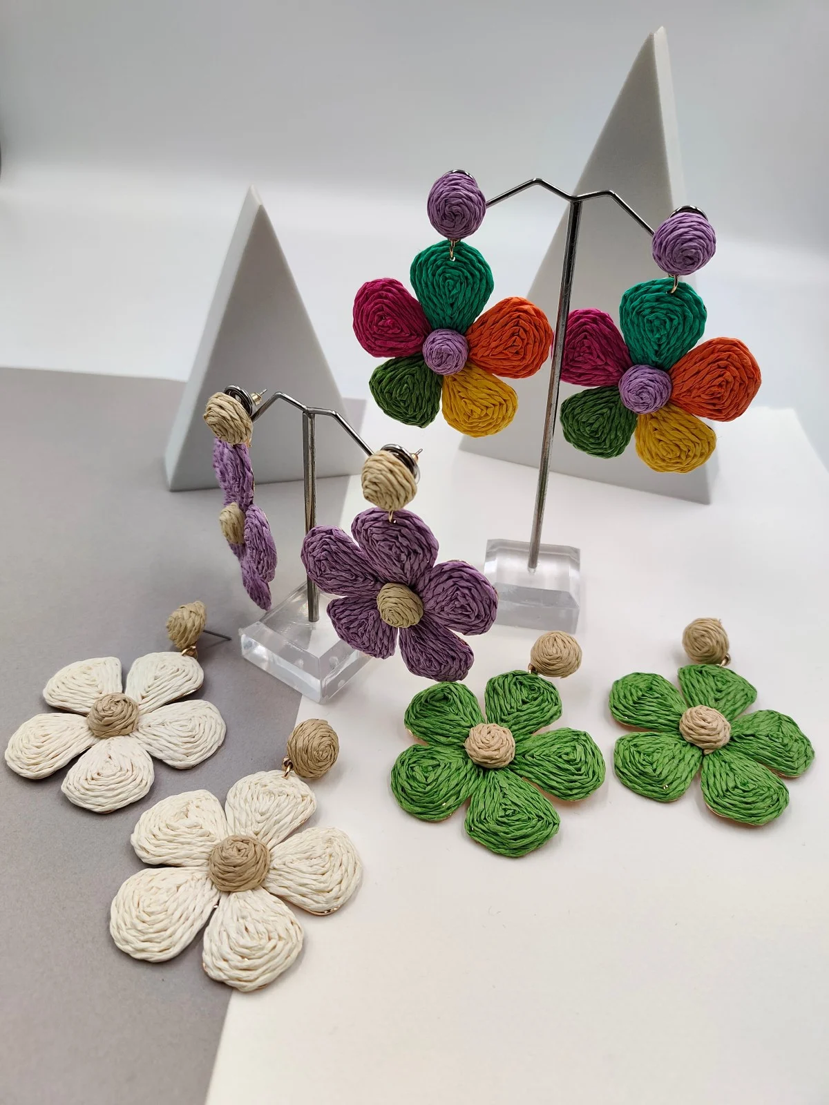 Earrings with Flowers and Raffia by Magis Handmade Jewels – view 3