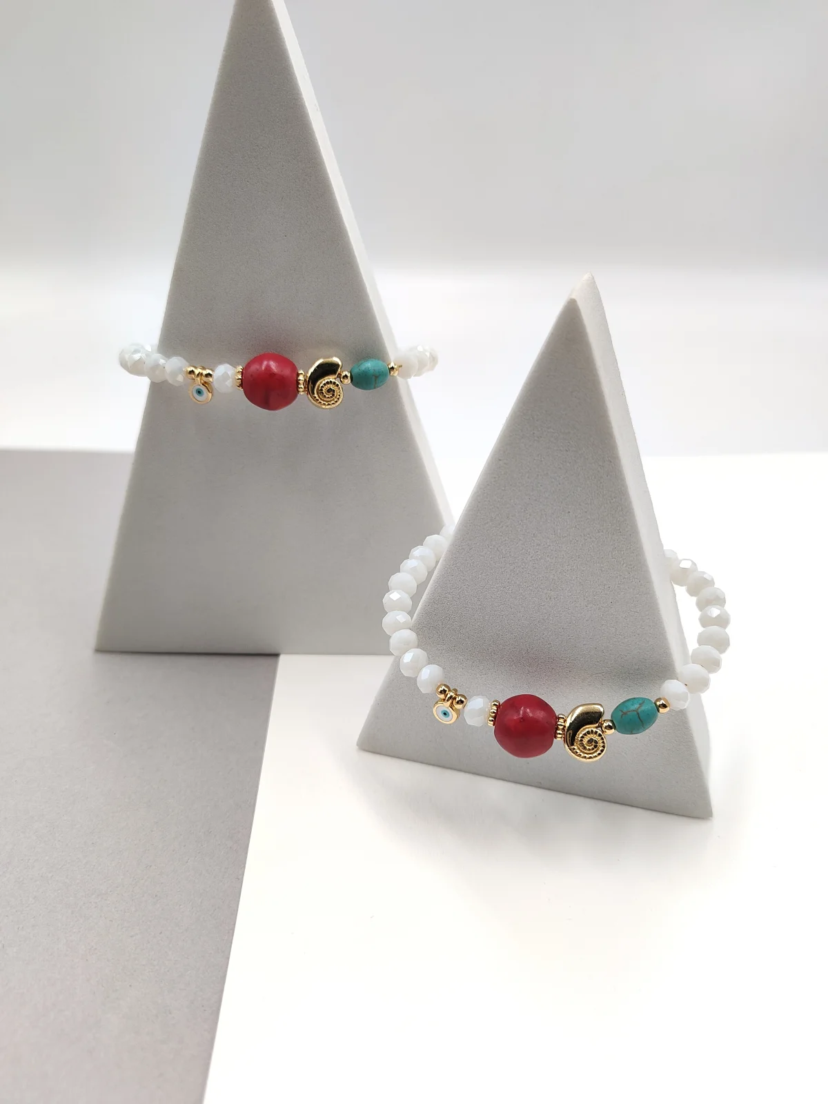 Bracelet with Crystals, Howlite and Gold-Plated Details by Magis Handmade Jewels – view 3