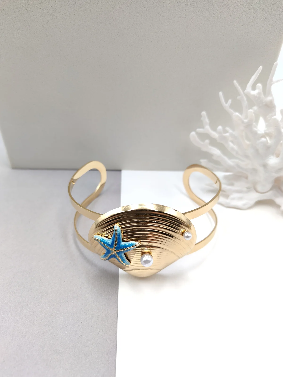 Stainless Steel Bracelet with Embossed Seashell and Pearls by Magis Handmade Jewels – view 3