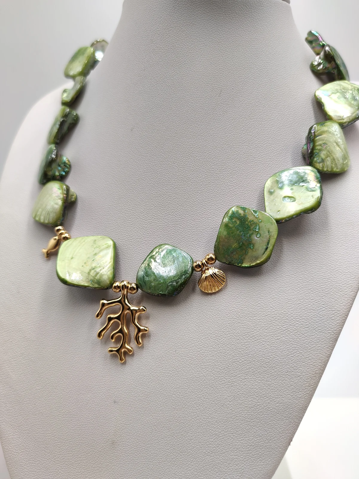 Necklace with Mother-of-Pearl and Gold-Plated Details by Magis Handmade Jewels – view 3