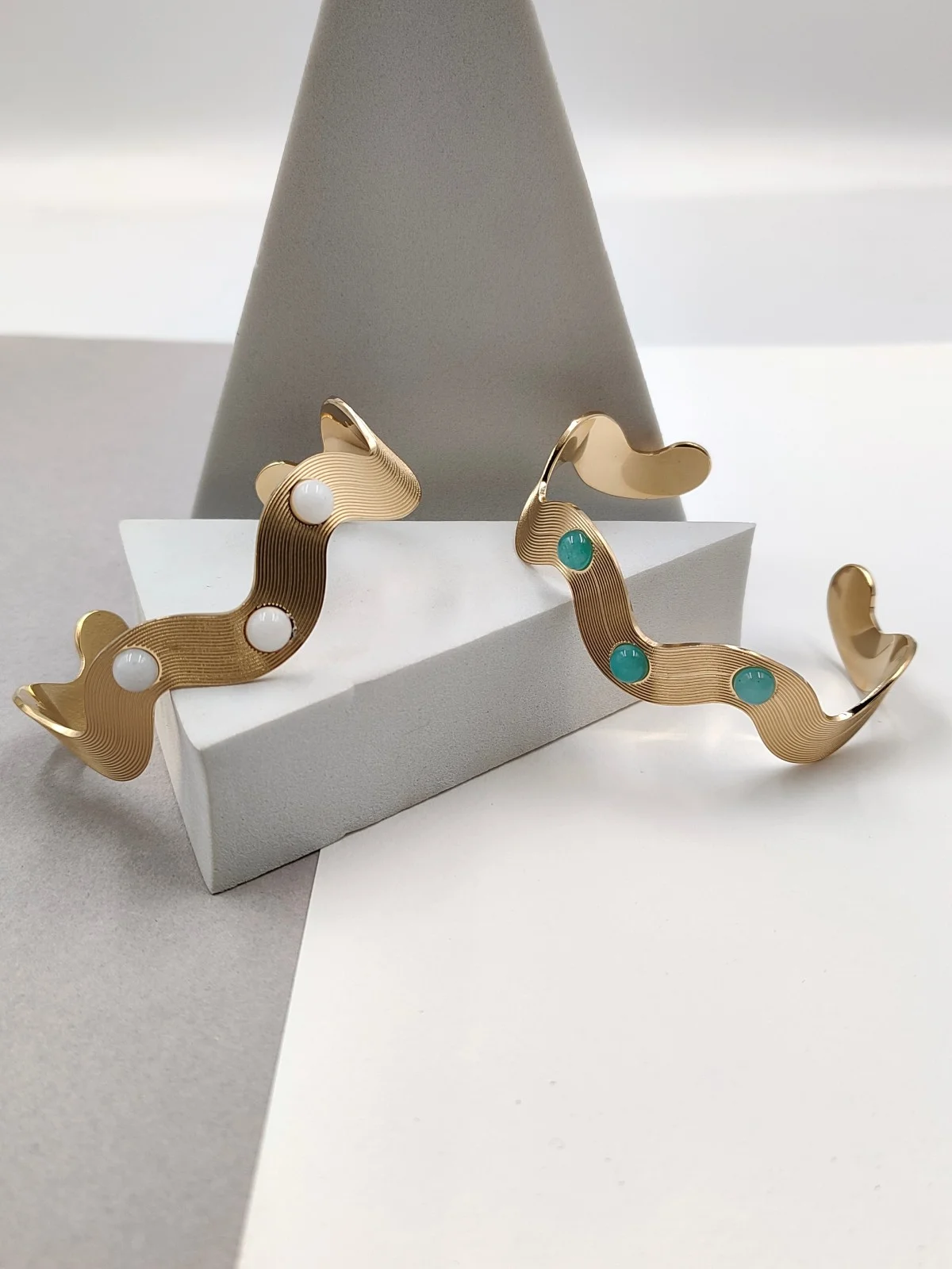 Stainless Steel Wavy Bracelet with Nephrite Jade Stones by Magis Handmade Jewels – view 2