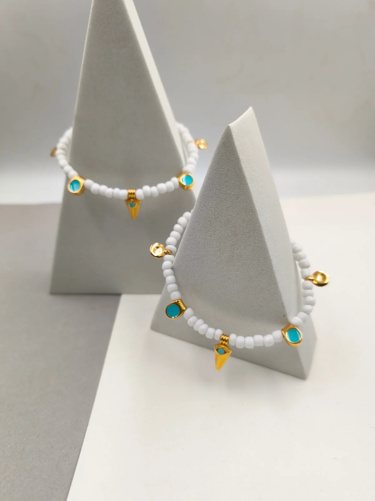 Bracelet with Glass Beads and Gold-Plated Details by Magis Handmade Jewels – view 3