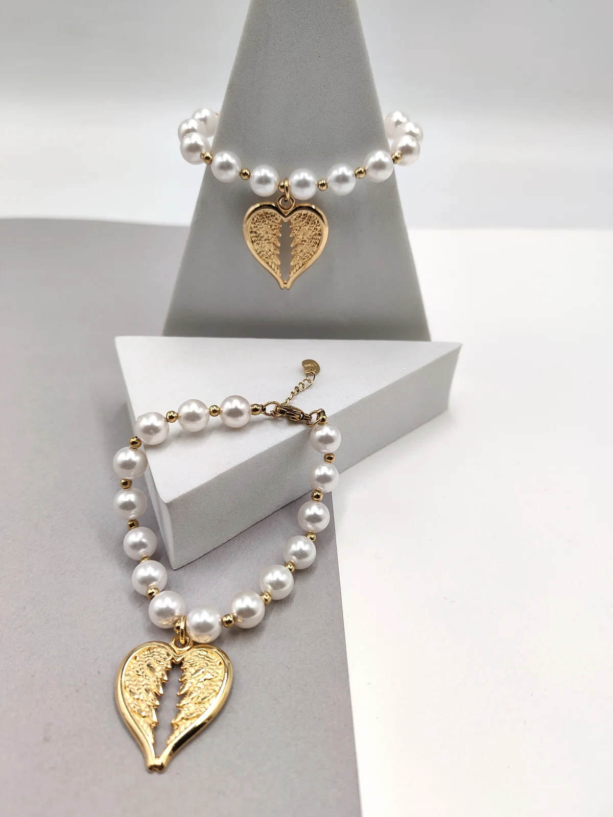 Stainless Steel Bracelet with Pearls and Gold-Plated Motif #783029