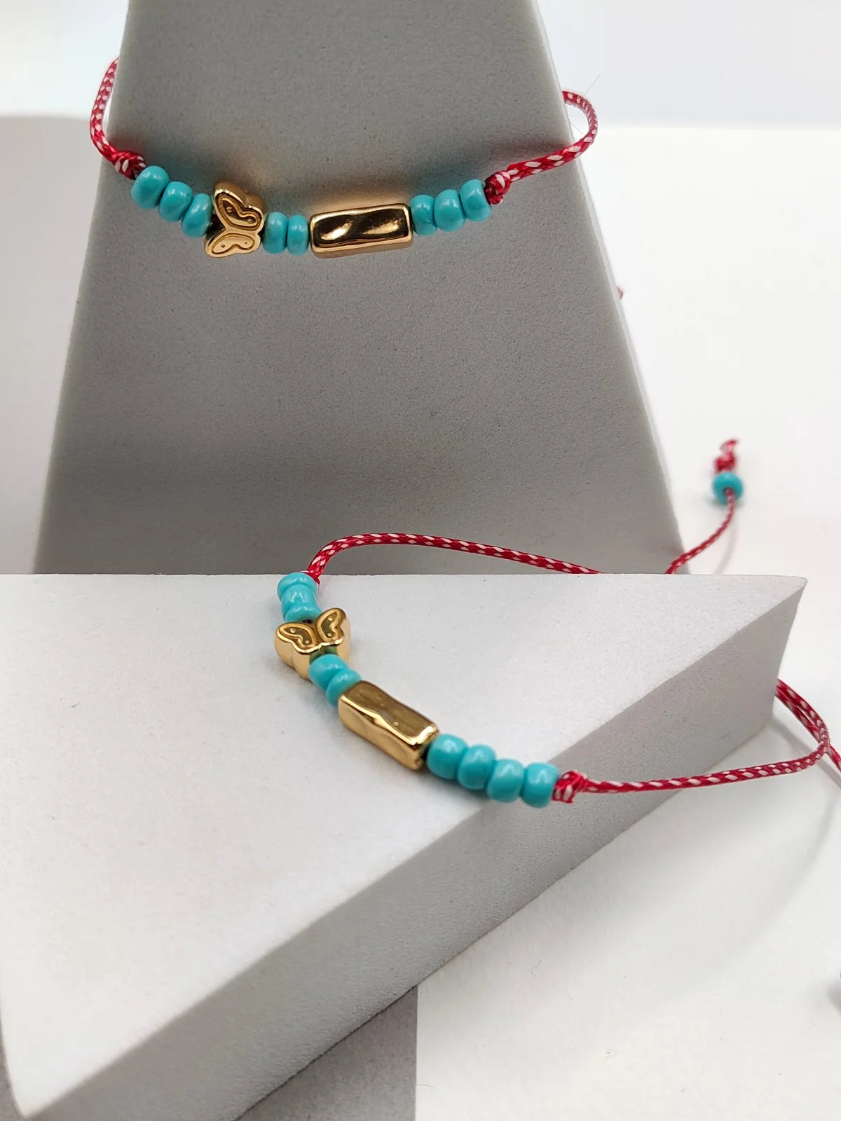 Traditional March Bracelet with Gold-Plated Details and Beads #381584