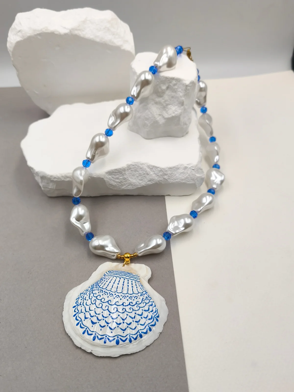 Necklace with Acrylic Baroque Pearls and Seashell by Magis Handmade Jewels – view 2