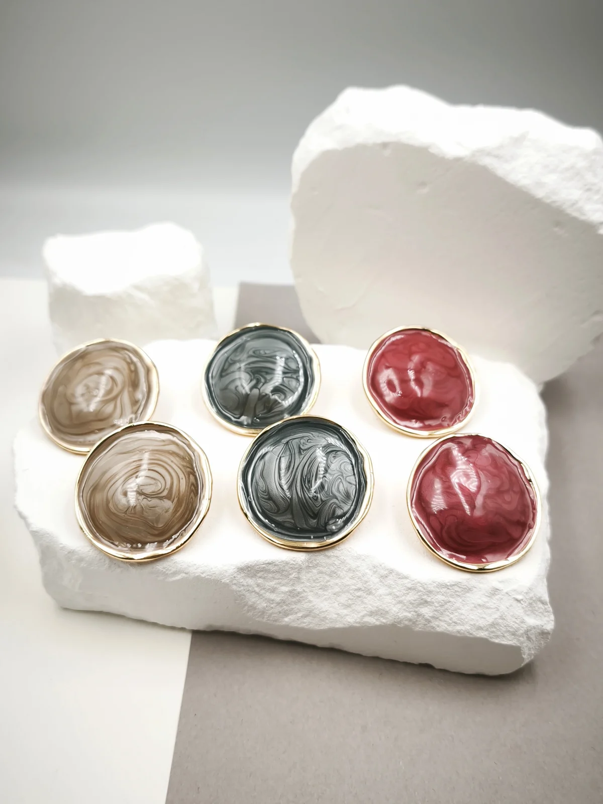 Gold-Plated Round Earrings with Enamel by Magis Handmade Jewels – view 2