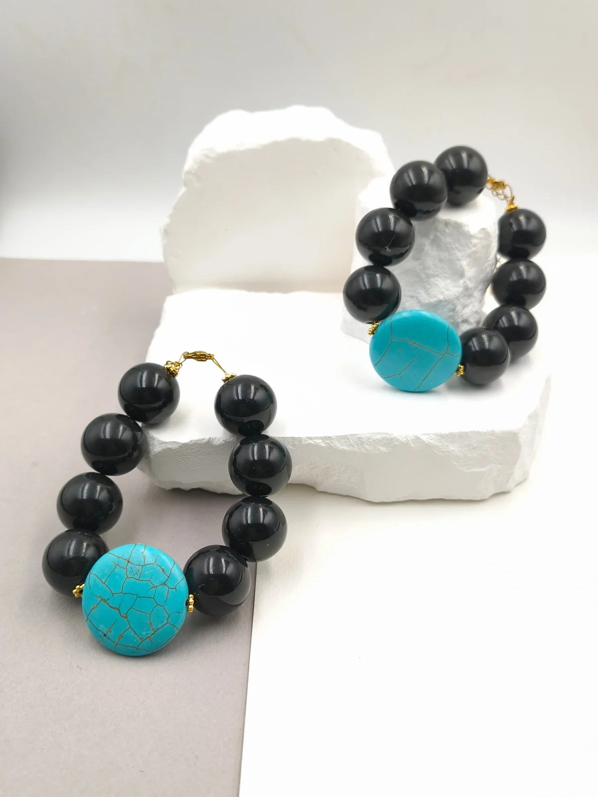Bracelet with Glass Beads and Howlite #703345