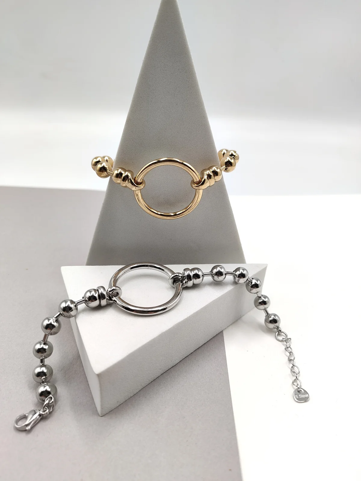 Stainless Steel Bracelet with Beads and Circle #742979