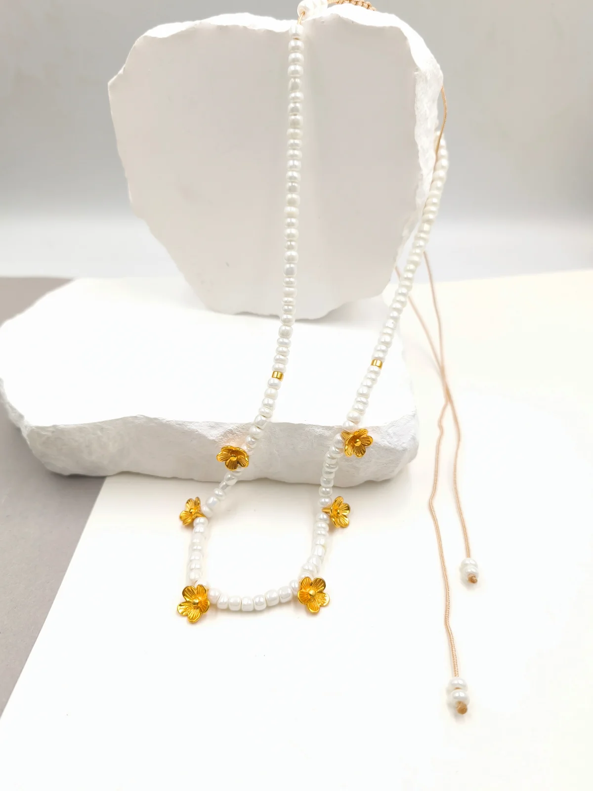 Necklace with Glass Beads and Gold-Plated Flowers by Magis Handmade Jewels – view 2