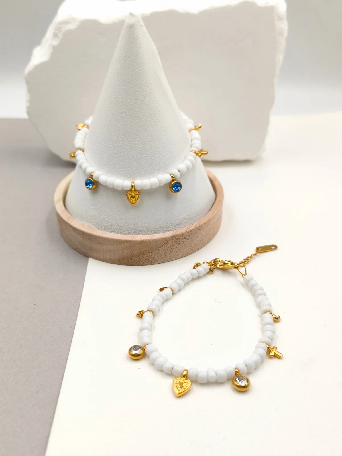 Bracelet with Glass Beads and Gold-Plated Details by Magis Handmade Jewels – view 2
