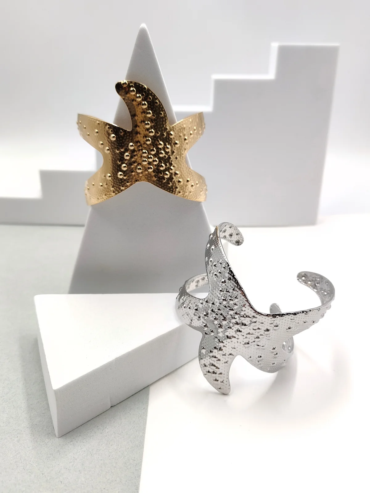 Stainless Steel Bracelet with Embossed Starfish #902529