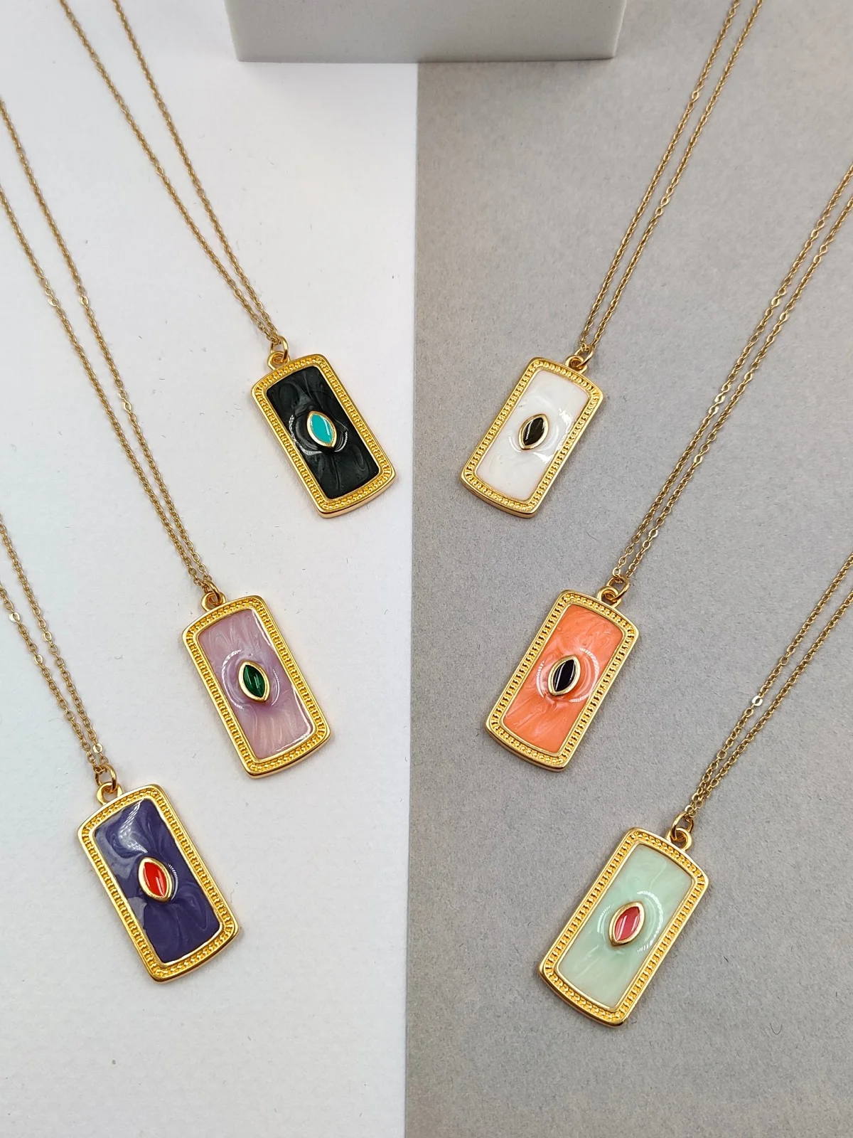 Chain Necklace with Enamel Rectangle Motif #600668
