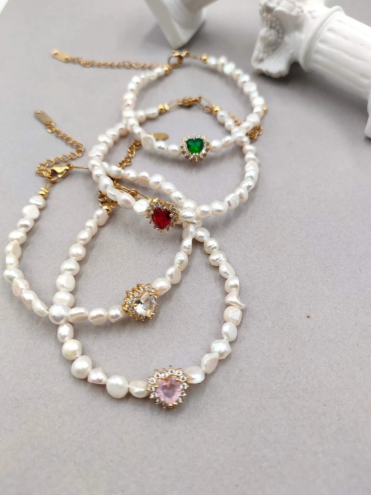 Bracelet with Cultured Pearls and Heart with Zircon by Magis Handmade Jewels – view 2
