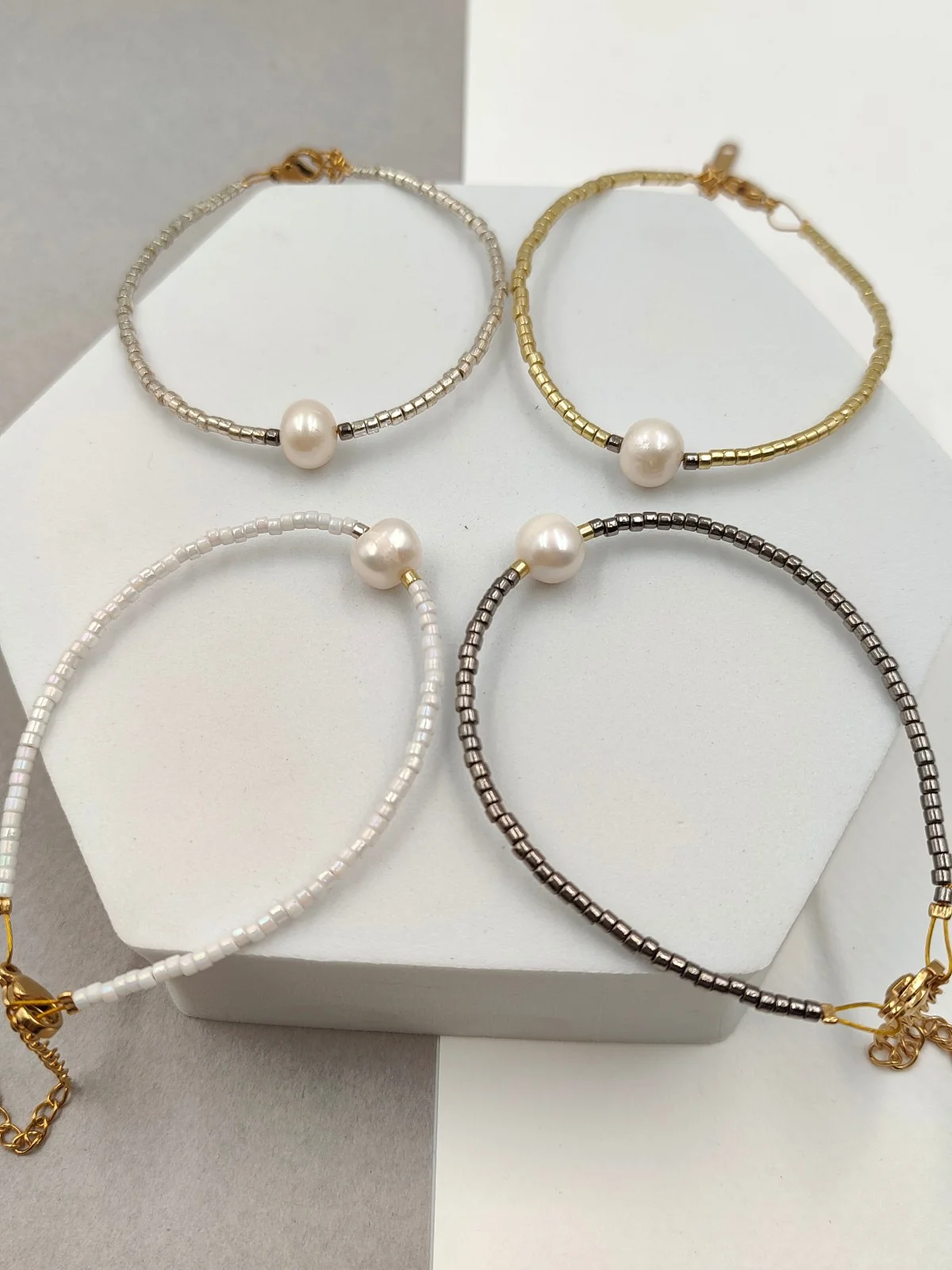 Bracelet with Miyuki Beads and Cultured Pearl by Magis Handmade Jewels – view 3
