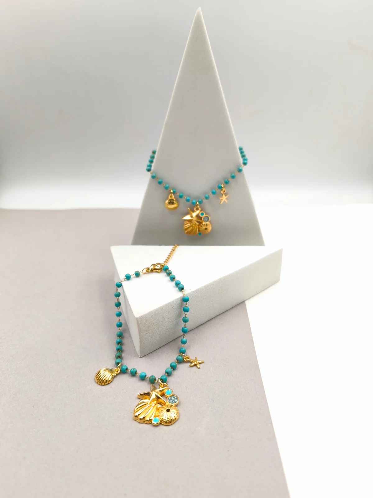 Stainless Steel Bracelet with Howlite and Gold-Plated Details by Magis Handmade Jewels – view 2