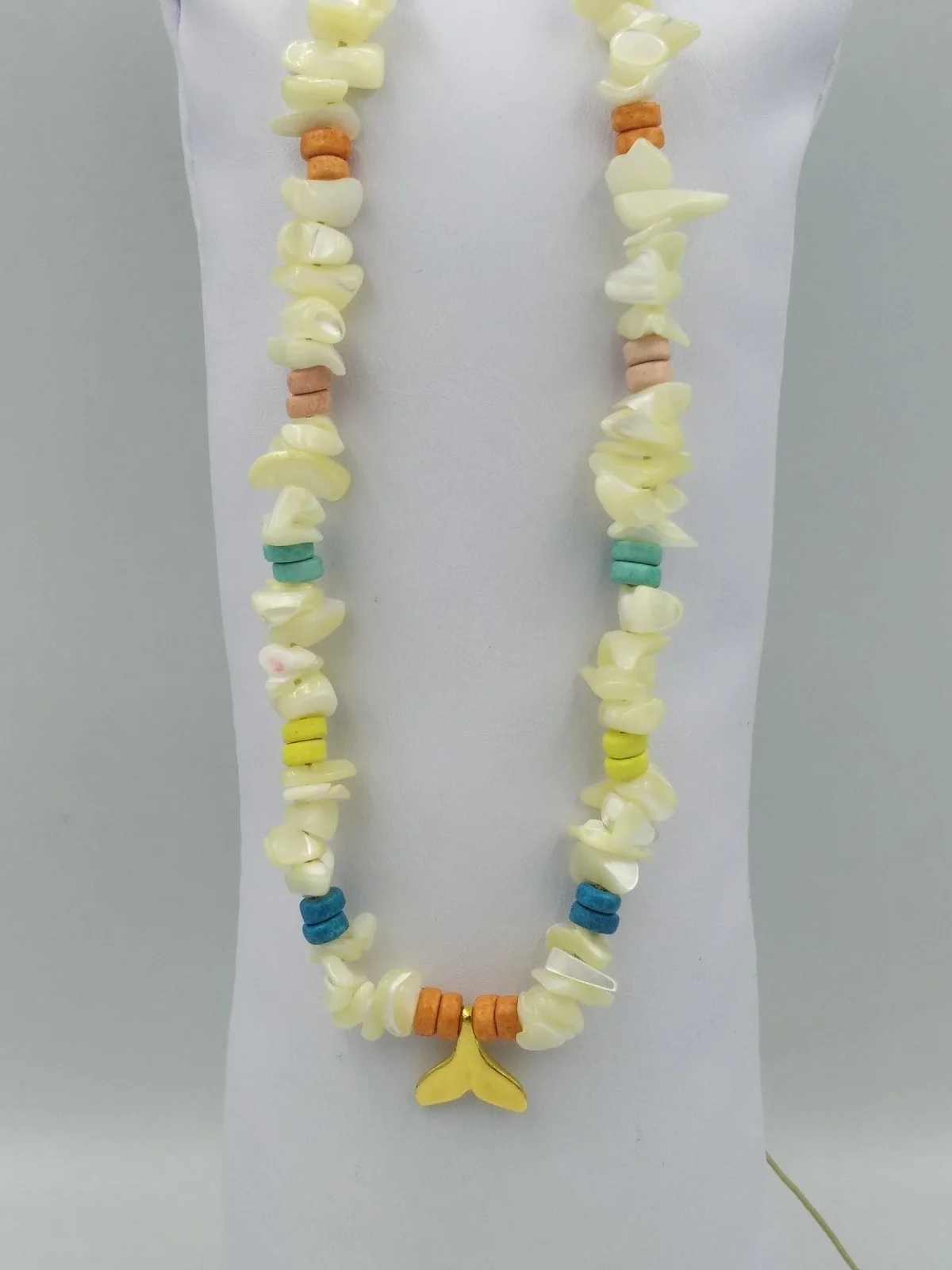 Necklace with Mother-of-Pearl and Ceramic Rings by Magis Handmade Jewels – view 3
