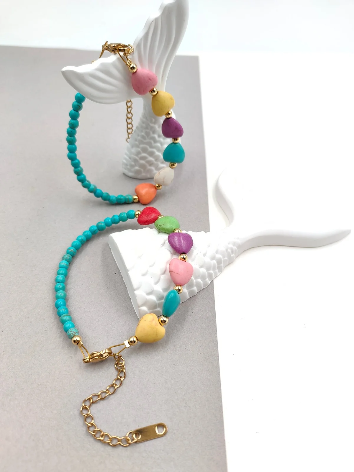 Bracelet with Howlite and Hearts by Magis Handmade Jewels – view 2